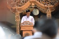 Wali Kota Kediri Tunaikan Salat Idulfitri bersama Keluarga di Masjid Agung