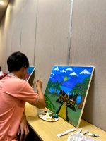 Anniversary Ke 5, Hotel Neo+ Waru Sidoarjo Gelar CSR Pameran Lukisan Karya Anak Disabilitas UPTD Liponsos Kalijudan