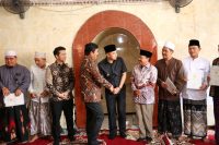Wali Kota Eri Cahyadi Dampingi Menteri ATR/BPN Serahkan Sertifikat Tanah Wakaf di Ponpes An-Najiyah Sidosermo