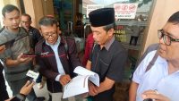 Kusnan Pedagang Kopi Laporkan Ketua KPU Pusat