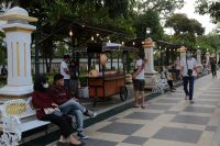 Jangan Lewatkan! Ngabuburit Asik di Tugu Pahlawan: Ada Hiburan, Kuliner, dan Pangan Murah