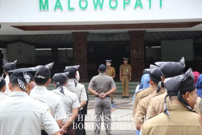 Peringati Hari Kartini, Pegawai Pemkab Bojonegoro Kompak Pakai Kebaya dan Udeng Samin