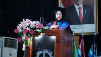 Inspiratif, Wisudawan ITS Penyandang Tunarungu Lulus Berpredikat Cum Laude