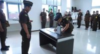 Kajari Didik Adyotomo Lantik Erik Eko Bagus Mudigdho sebagai Kasi Pidum Kejari Batu