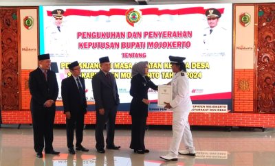 Serahkan SK Masa Tambahan Jabatan Kades Se-Kabupaten Mojokerto, Ini Pesan Bupati Ikfina: