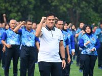 Kepala Staf Angkatan Laut Laksamana TNI Dr. Muhammad Ali,SE,M,M,M,Tr,Opsla, Mengajak Seluruh Prajurit Jalasena Dan PNS Untuk Olah Raga Bersama