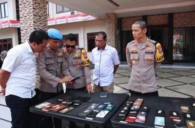Cegah Judi Online, Polres Batu Gelar Razia Pemeriksaan HP Anggota