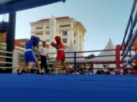 Kompetisi Tinju Perdana di Alun-Alun Surabaya Sukses Tarik Animo Penonton