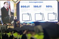 Orasi Ilmiah di Sidang Senat Terbuka UNESA, Wali Kota Eri Cahyadi Dorong 1.506 Wisudawan untuk Berani Berinovasi