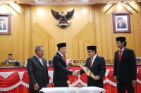 Wali Kota Eri Beri Tanggapan Fraksi Terkait R-APBD 2025, Penyelesaian Banjir Hingga Pengentasan Kemiskinan Jadi Prioritas