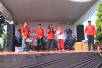 Sambut HUT RI Ke-79, Ratusan Warga Kecamatan Mojoanyar Ikuti Senam Bersama dan Jalan Sehat