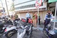Dishub Surabaya Tertibkan 2 Orang Jukir Liar di Jalan Semarang