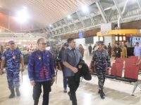 Keberangkatan Kepala Staf Angkatan Laut  Laksamana TNI Dr. Muhammad Ali, S.E., M.M., M.Tr.Opsla., Dan Rombongan Bertolak Dari Makasar Setelah Kunjungan Kerja Selama Tiga Hari Selanjutnya Kembali Ke Mabesal Jakarta