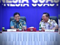 Kasal Laksamana TNI Dr. Muhammad Ali,SE,M,M,M,Tr,Opsla, Didampingi Kabakamla RI Memberikan Pengarahan Kepada Perwira Tinggi TNI Non Struktural Wilayah Jakarta