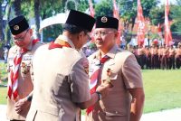 Kakak Aries Agung Paewai Terima Penghargaan Lencana Darma Bakti dari Kwarnas