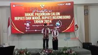 Bacabup Teguh Haryono bersama Wakilnya Farida Hidayati Daftar di Kantor KPU Bojonegoro