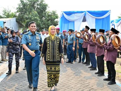 Kasal Laksamana TNI Dr. Muhammad Ali,SE,M,M,M,Tr,Opsla, Didampingi Ketua Umum Jalasenastri Ny. Fera Muhammad Ali Melaksanakan Peletakan Batu Pertama Pembangunan Panti Asuhan Yayasan Sosial Bhumyamca Ke-3 Dan Mushola Di Komplek TNI AL Jala Griya, Candi Sidoarjo