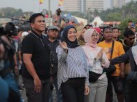 Kepala Staf Angkatan Laut (Kasal) Laksamana TNI Dr. Muhammad Ali, SE,M ,M ,M ,Tr, Opsla, Didampingi Ketua Umum Jalasenastri Ny. Fera Muhammad Ali Meninjau Kemeriahan Pameran Alutsista TNI AL “Navy Fair 2024” Yang Berlangsung Di Silang Monas, Jakarta Pusat