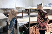 Kunjungi Sentra Pembuatan Kripik Tempe, Helli : Kami Dukung UMKM agar Lebih Berkembang