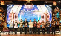 Pj. Wali Kota Batu Raih Penghargaan Kepala Daerah Pembina Desa Terbaik I Nasional