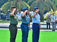 Kepala Staf Angkatan Laut Laksamana TNI Dr. Muhammad Ali, SE, M,M,M,Tr,Opsla, Mendampingi Panglima TNI Dalam Upacara Penyambutan Menteri Kehutanan RI Raja Juli Antoni