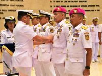 Kepala Staf Angkatan Laut Laksamana TNI Dr. Muhammad Ali,SE,M,.M,M,Tr,Opsla, Didampingi Wakasal Memimpin Acara Serah Terima Jabatan Kadisopslatal Dan Kadispotmaral