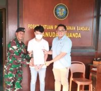 Polisi Telah Menangkap Pelaku Ivan Sugianto Di Bandara Juanda Yang Sempat Viral Videonya Karena Marah-Marah Hingga Meminta Seorang Siswa SMA Kristen Gloria 2 Untuk Menggonggong Seperti Anjing