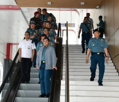 Kepala Staf Angkatan Laut Laksamana TNI Dr. Muhammad Ali, S.E., M.M., M Tr.Opsla., Memberikan Pembekalan Kepada Pasis Dikreg Sesko TNI Angkatan LII Tahun 2024, Di Sesko TNI Bandung Jawa Barat