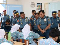 Kepala Staf Angkatan Laut Laksamana TNI Dr. Muhammad Ali,SE,M,,M,MTr,Opsla, Meninjau Langsung Pelaksanaan Hari Kedua Pelaksanaan Program MBG Di Seskoal