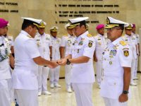 Kepala Staf Angkatan Laut Laksamana TNI Dr. Muhammad Ali,SE,M,,M,M,Tr,Opsla, Memimpin Upacara Serah Terima Jabatan Kepala Dinas Operasi Dan Latihan Angkatan Laut Laporan Kenaikan Pangkat 26 Perwira Tinggi TNI AL, Serta Melepas 9 Pati Purnawirawan