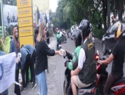 HIMAPRODI Sastra Inggris UNITOMO Sukses Gelar Iftar for Humanity 2025: Berbagi Takjil & Dialog Inspiratif dengan Native Speaker Amerika!