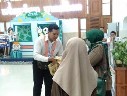 Tingkatkan Pelayanan, KAI Daop 7 Bagikan Takjil Gratis bagi Pelanggan