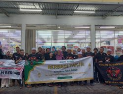 IKA 25 Bersama Squad Nusantara Berbagi Takjil, Wujud Kepedulian di Bulan Ramadan