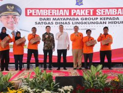 Pemkot Surabaya Bagikan 5000 Bingkisan Sembako Ramadan dari Mayapada Group kepada Satgas DLH