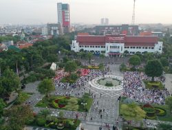 Salat Idulfitri 2025 di Taman Surya, Pemkot Surabaya Sediakan Shaf Ramah Disabilitas dan Layar Monitor Tampilkan Juru Isyarat Khutbah