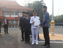 Hari Otoda ke-29, Gus Barra Serahkan Petikan Keputusan Pengangkatan CPNS dan PPPK