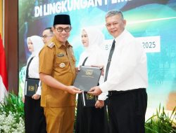 Wali Kota Batu Serahkan SK CPNS dan PPPK Periode I Formasi Tahun 2024