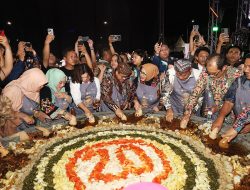 Pemkot Surabaya Hidupkan Memori THR-TRS Lewat Festival Rujak Uleg 2025