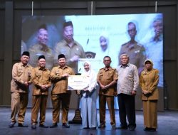 Bupati Jombang Berikan Beasiswa untuk Cetak SDM yang Unggul dan Berdaya Saing