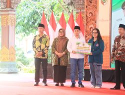 Hibahkan 390 Juta untuk Beasiswa, Gus Bupati Mojokerto: Kecerdasan dan Tekad Tidak Mengenal Latar Belakang