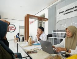 Bupati Kediri Salurkan Bantuan Modal Untuk 5.446 UMKM