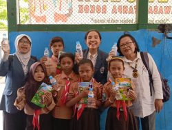 “Reading Aloud For Fun” Mahasiswa Sastra Inggris Unitomo Gandeng SDN Kapasari I/292