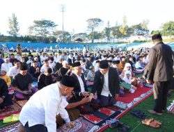 Wali Kota Batu Ikuti Sholat Idul Adha Bersama Jamaah Muhammadiyah di Stadion Brantas