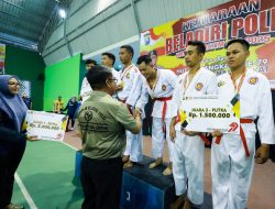 Membanggakan, Dua Atlet Polres Batu Raih Juara 3 di Kejuaraan Bela Diri Polri Kapolda Jatim Cup 2025