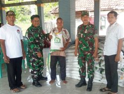 Babinsa Koramil Modo Kawal Penyaluran Bantuan Beras Tahap I