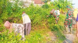 Pembersihan Jalan, Babinsa Karanggeneng Buktikan TNI Hadir untuk Rakyat