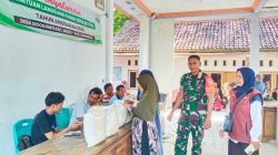 Kodim Lamongan Tegaskan Komitmen, Babinsa Awasi Langsung Distribusi Beras