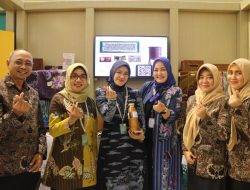 Stand Dekranasda Bojonegoro Diminati Pengunjung di HUT Dekranasda ke-45 di Balikpapan