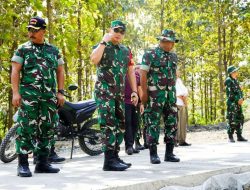 Dandim Bojonegoro Tinjau Progres Pembangunan Jalan Cor Beton TMMD 125 di Desa Soko