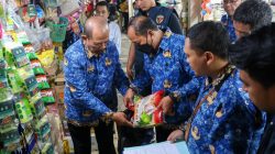 Sidak Pasar dan Distributor Beras, Satgas Pangan Surabaya: Stok Aman, Tak Ada Beras Oplosan